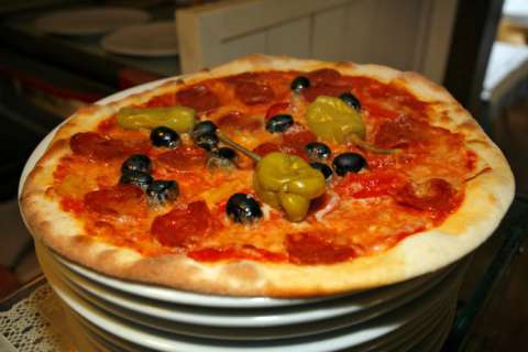 Pizza mit Oliven