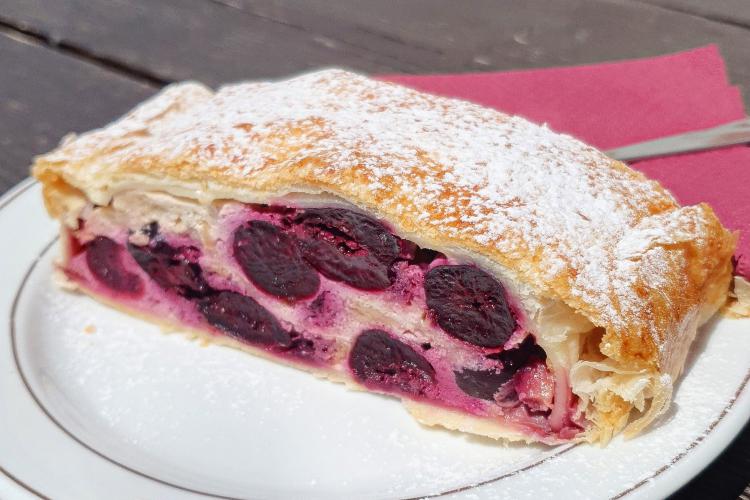 Cherry strudel (cherry pie)