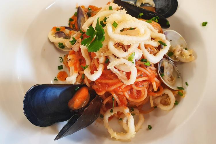 Piatto di pasta con cozze