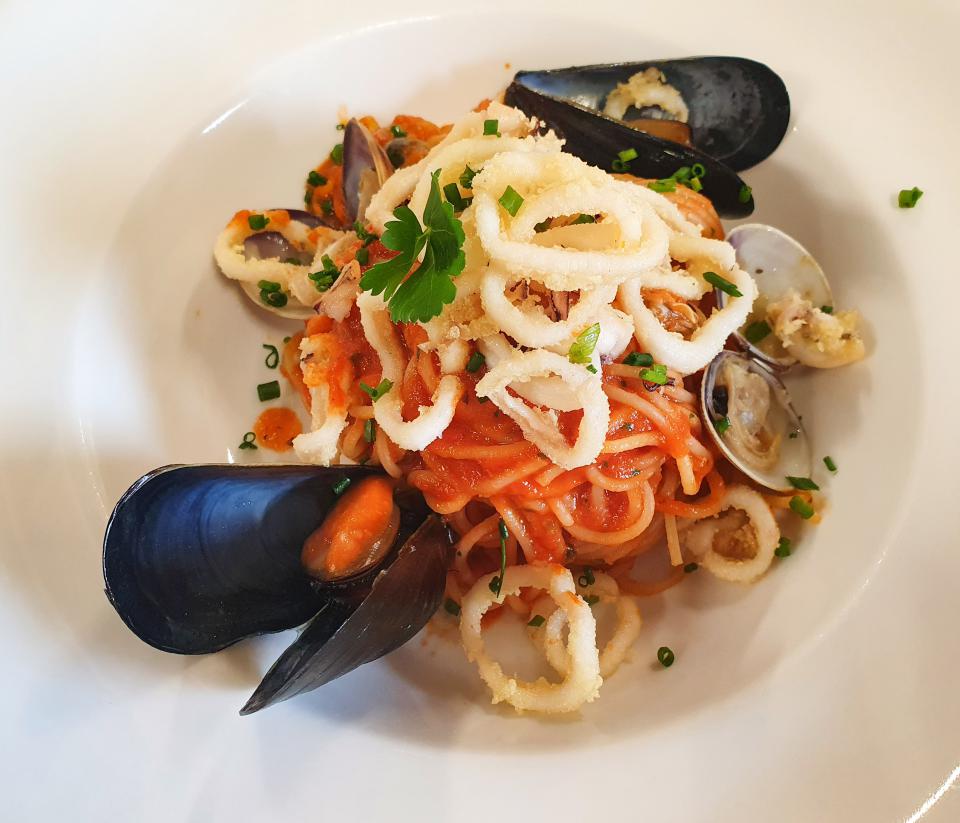 Piatto di pasta con cozze